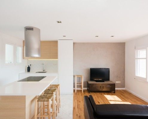 Kitchen + living room - penthouse project by Estudio Romanelli in Blanes, Girona