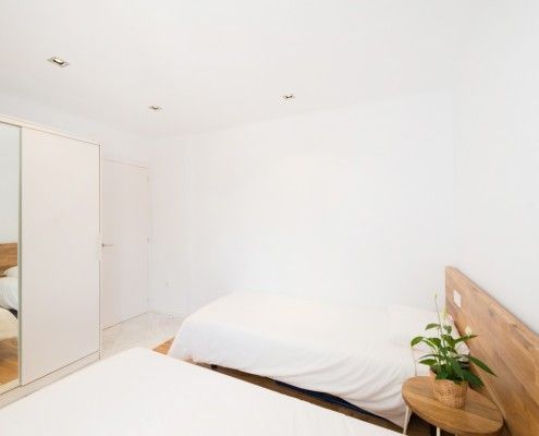 Double bedroom - Full renovations in Girona by Estudio Romanelli