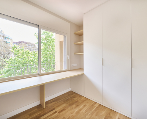 Habitación con armarios y mobiliario a medida en Les Corts Barcelona