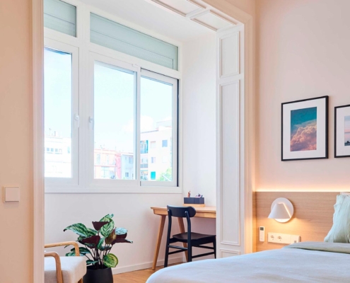 Dormitori amb estudi de treball a l'Eixample de Barcelona