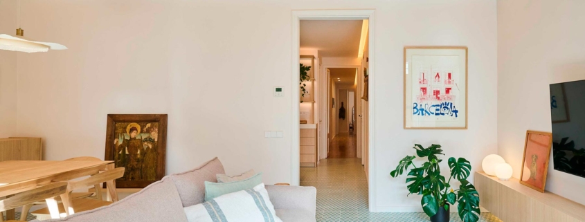 Rehabilitación piso del Eixample con techos de bovedilla vista y pavimento hidráulico en Barcelona